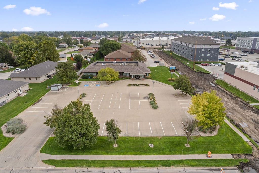 2559 37th Ave, Columbus, NE for sale Building Photo- Image 1 of 44