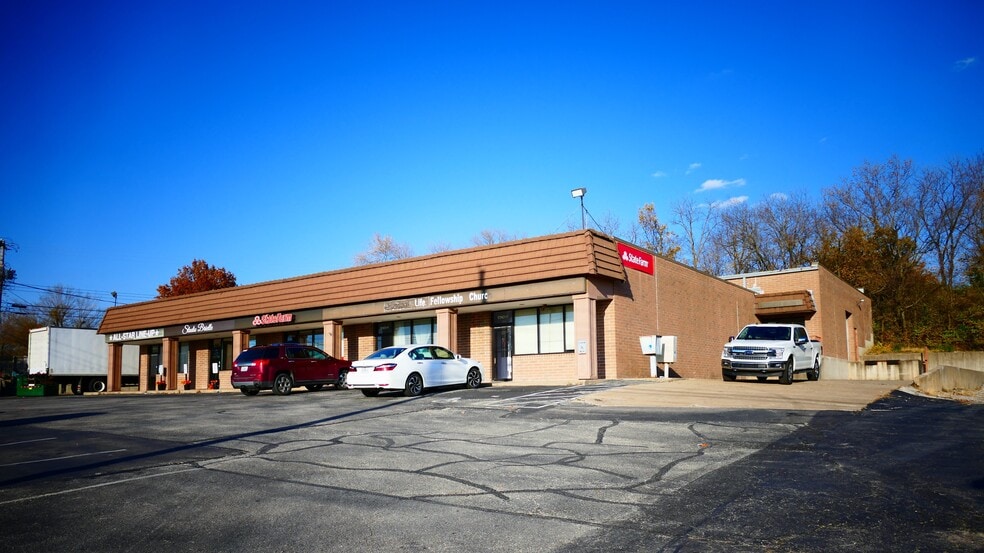 10901 Hickman Mills Dr, Kansas City, MO for lease - Building Photo - Image 1 of 10