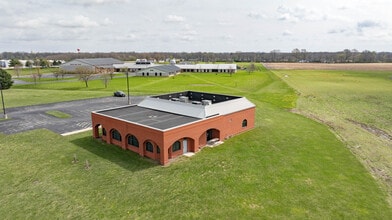 18400 Shipman Rd, Carlinville, IL for lease Interior Photo- Image 2 of 47