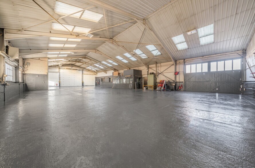 Main St, Boston for sale - Interior Photo - Image 3 of 11