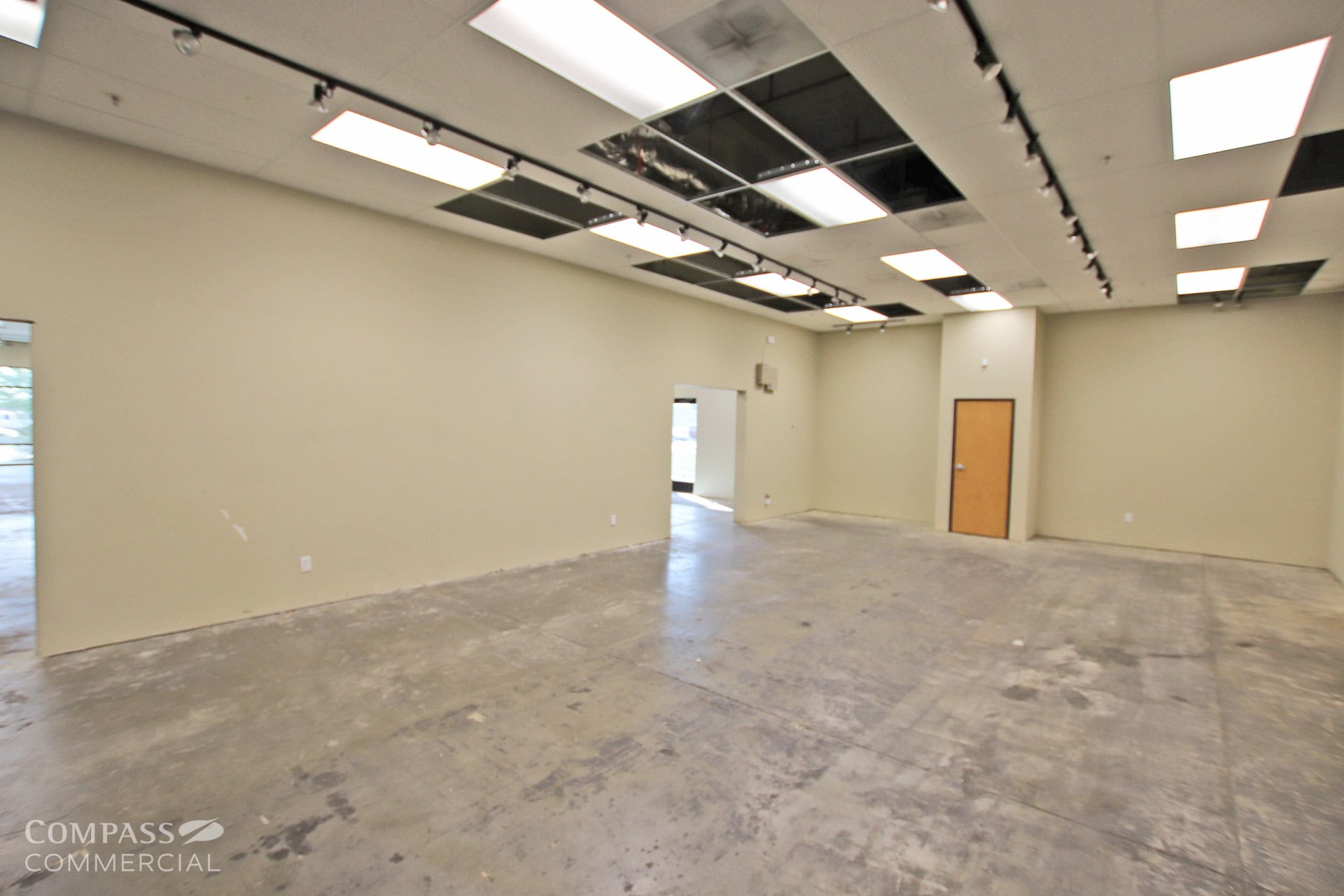 62971 Plateau Dr, Bend, OR for lease Interior Photo- Image 1 of 4