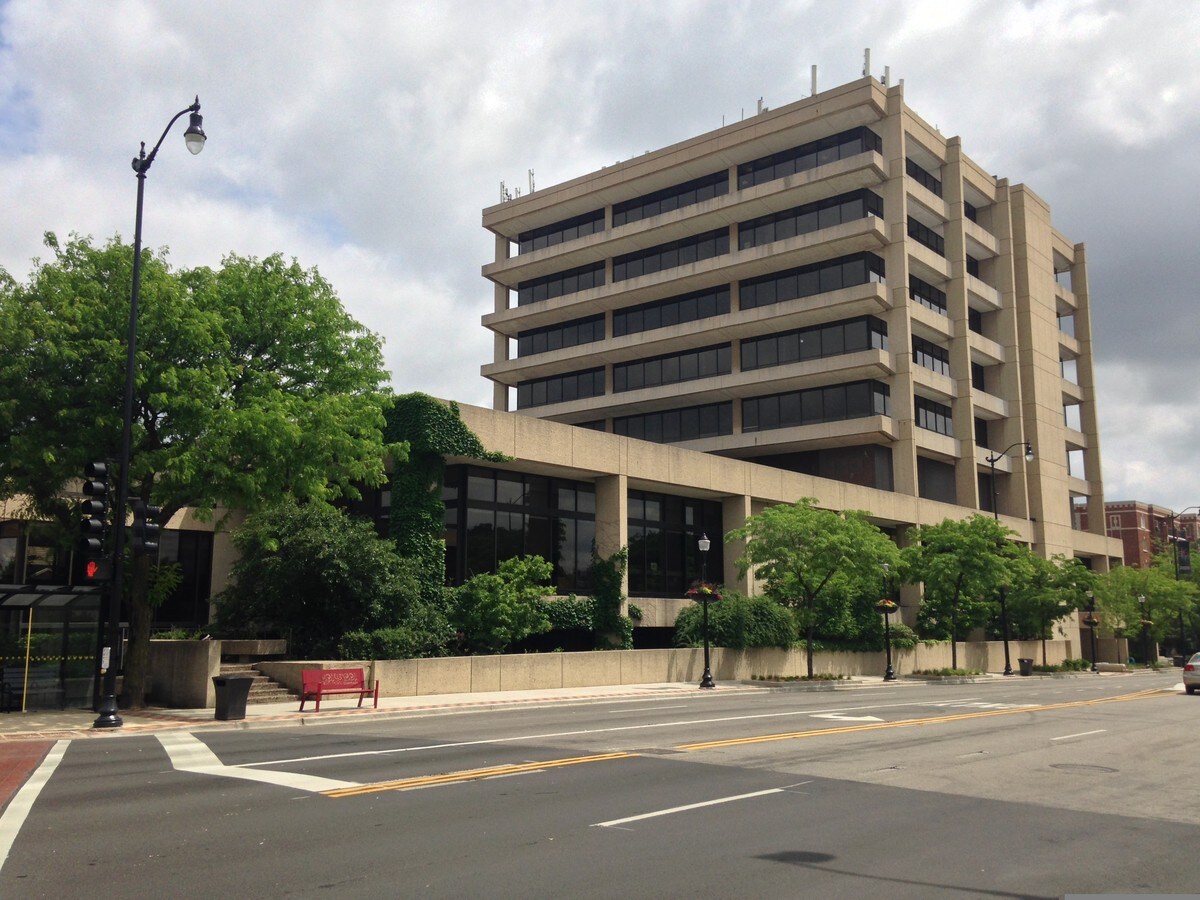 8001 Lincoln Ave, Skokie, IL, 60077 Retail Space For Lease