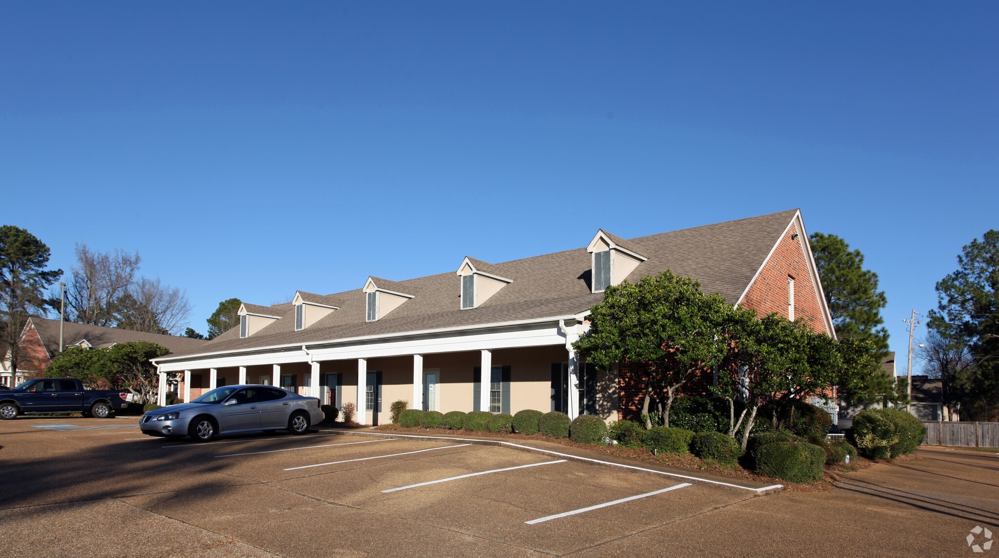 5888 Ridgewood Rd, Jackson, MS for lease Primary Photo- Image 1 of 4