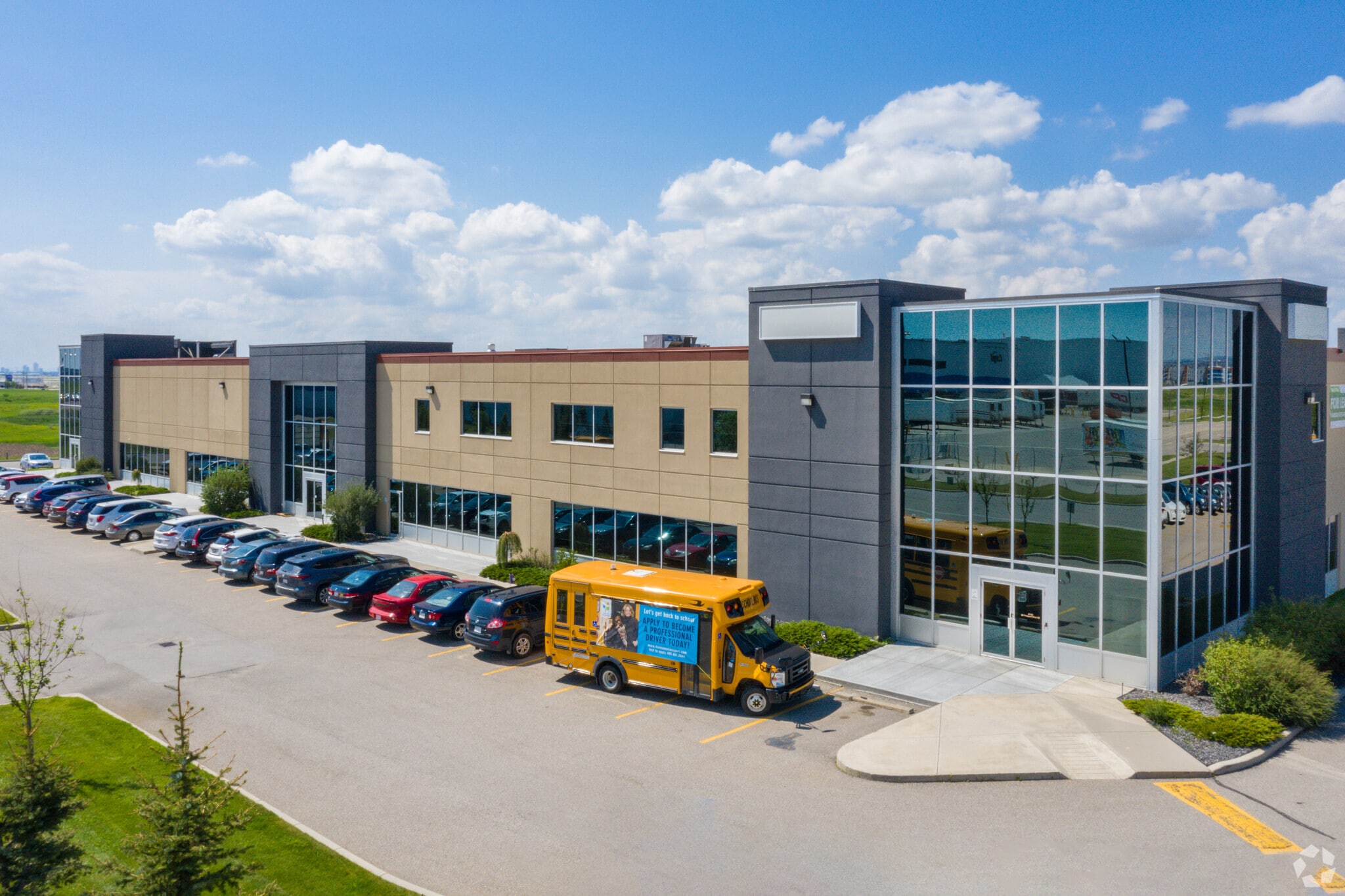 85 Freeport Blvd NE, Calgary, AB for sale Primary Photo- Image 1 of 1