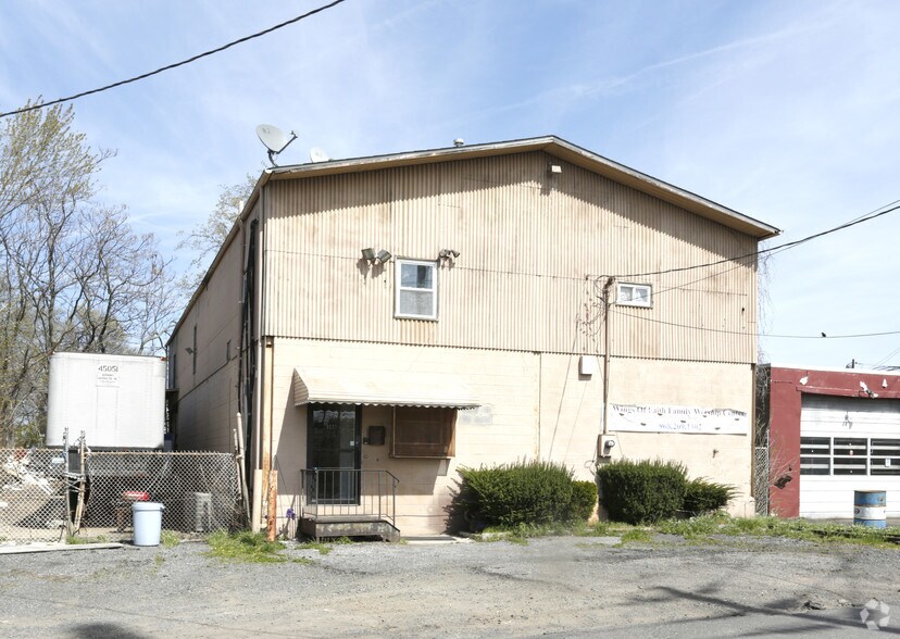 1229 Spruce St, Roselle, NJ for sale - Primary Photo - Image 1 of 1