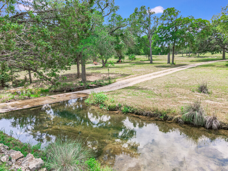 370 Brady Pass, Dripping Springs, TX for sale - Primary Photo - Image 2 of 21