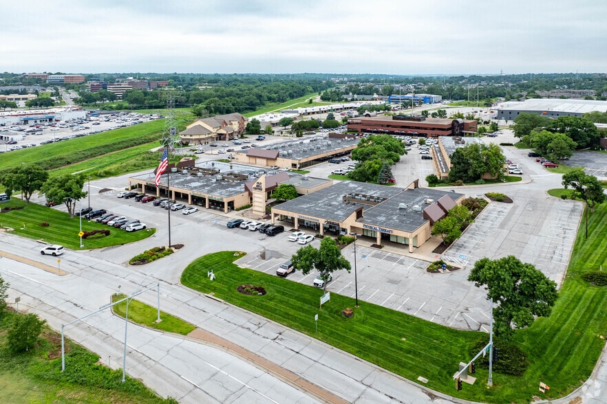 622 N 108th Ct, Omaha, NE for lease - Building Photo - Image 2 of 10