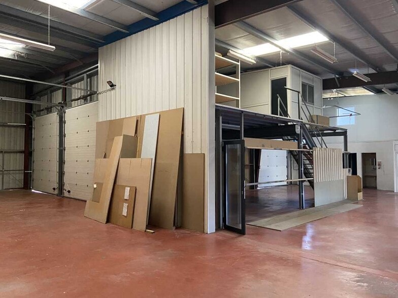 Flex in Blanquefort for lease - Interior Photo - Image 2 of 4