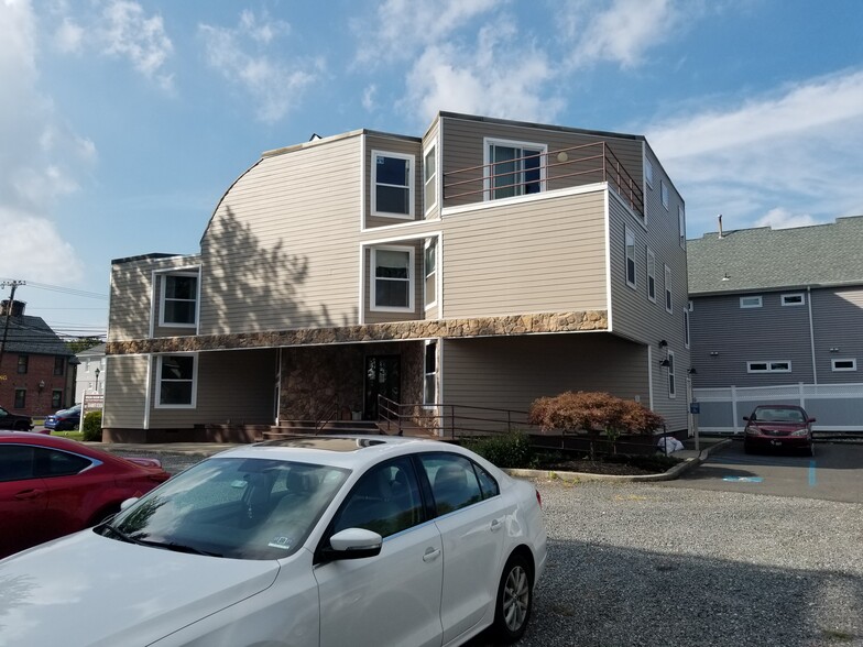 241 Maple Ave, Red Bank, NJ for lease - Building Photo - Image 2 of 20