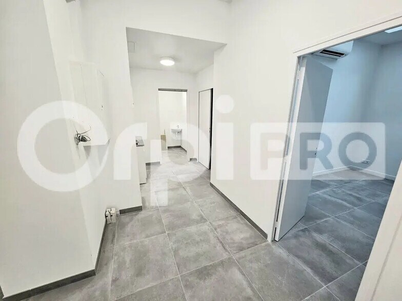 Retail in Soissons for lease - Interior Photo - Image 3 of 5