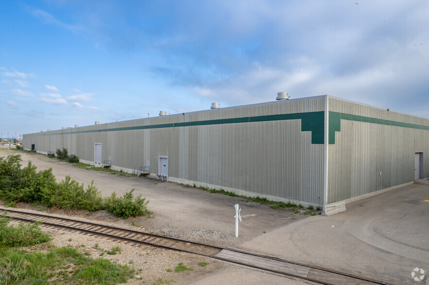 4605-4649 52nd Ave SE, Calgary, AB for lease - Building Photo - Image 2 of 7