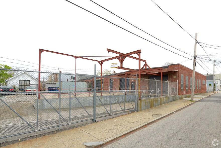 765 Main St, Pawtucket, RI for sale - Primary Photo - Image 1 of 1
