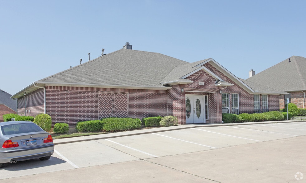 466 Mid Cities Blvd, Hurst, TX for sale - Primary Photo - Image 1 of 9