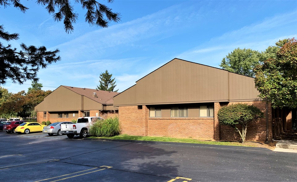 20200-20206 Farmington Rd, Livonia, MI for lease - Building Photo - Image 2 of 6