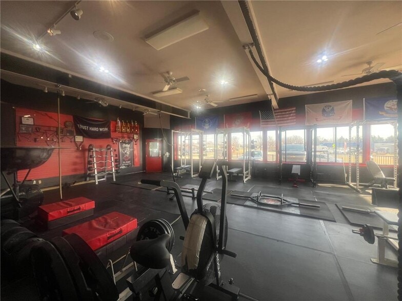 105 S Mantorville Ave, Kasson, MN for sale - Interior Photo - Image 3 of 32