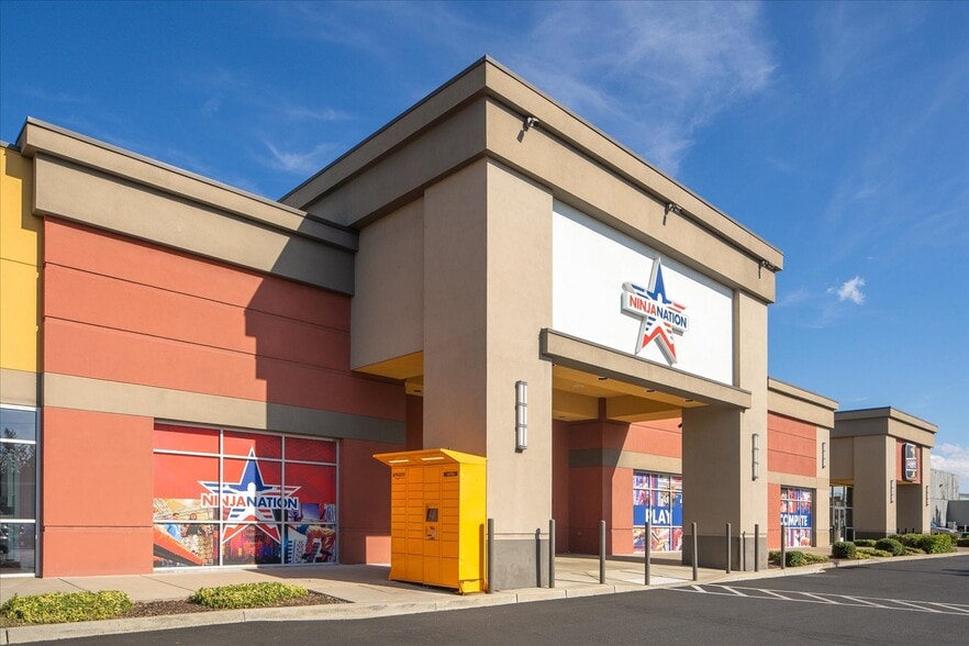 8016 N Division St, Spokane, WA for lease - Building Photo - Image 3 of 11