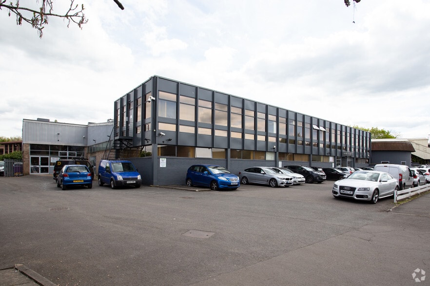 326-338 Molesey Rd, Walton On Thames for lease - Primary Photo - Image 2 of 17