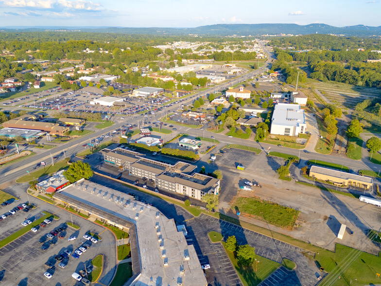 4815 University Dr NW, Huntsville, AL for sale - Aerial - Image 3 of 11