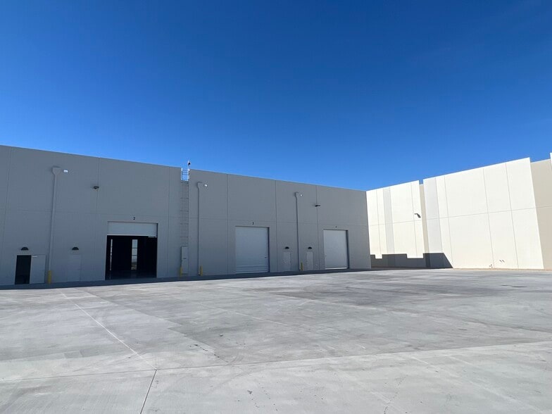 5695 E North Belt Rd, Las Vegas, NV for lease - Building Photo - Image 3 of 7