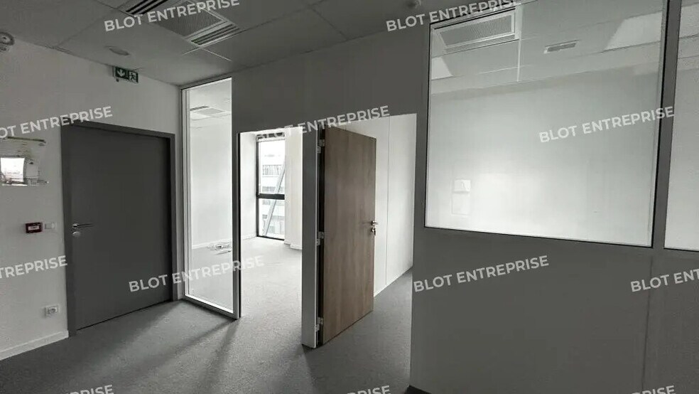 Office in Rennes for lease - Interior Photo - Image 3 of 10