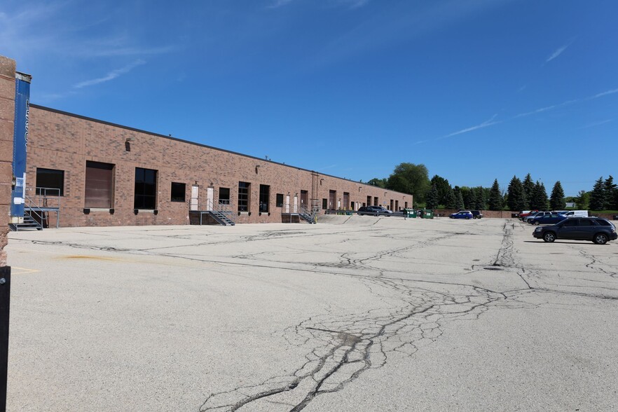 5000-5040 Ashland Way, Franklin, WI for lease - Building Photo - Image 3 of 6