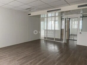 Office in Boulogne-Billancourt for lease Interior Photo- Image 2 of 4