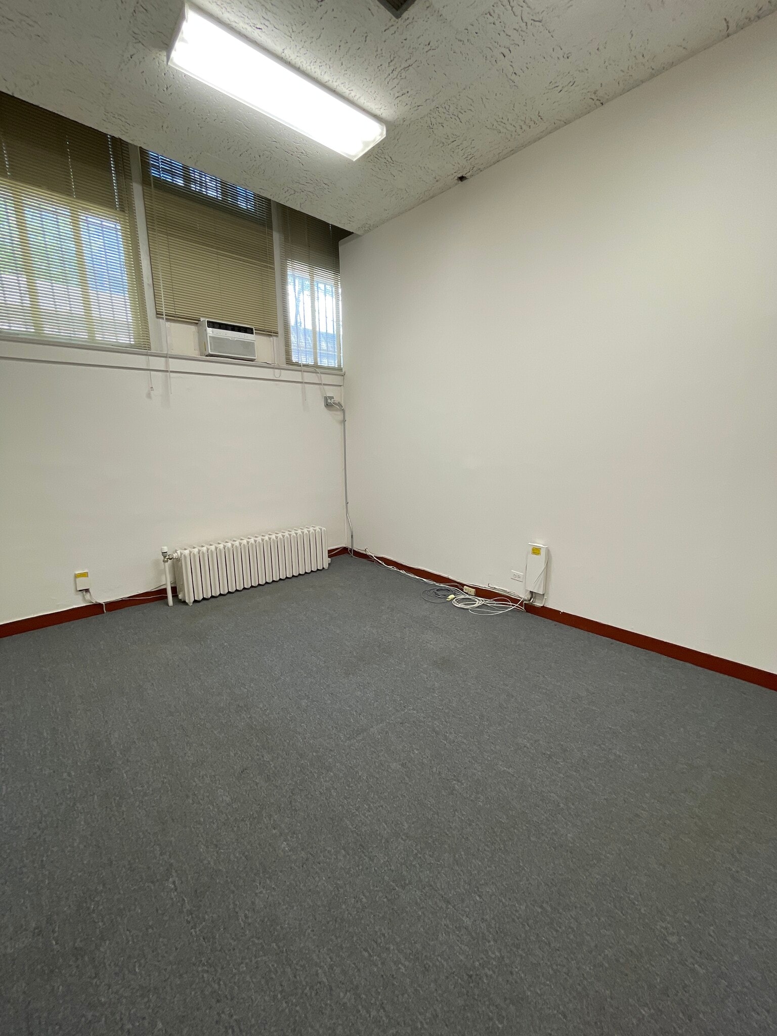 828 Davis St, Evanston, IL for lease Interior Photo- Image 1 of 2