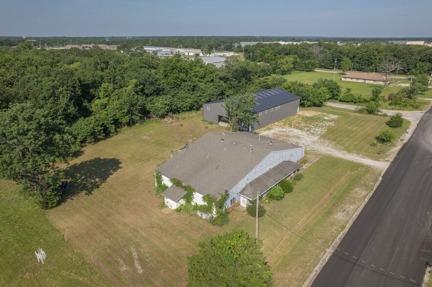 841 Frances Ave, Neosho, MO for sale - Building Photo - Image 2 of 39