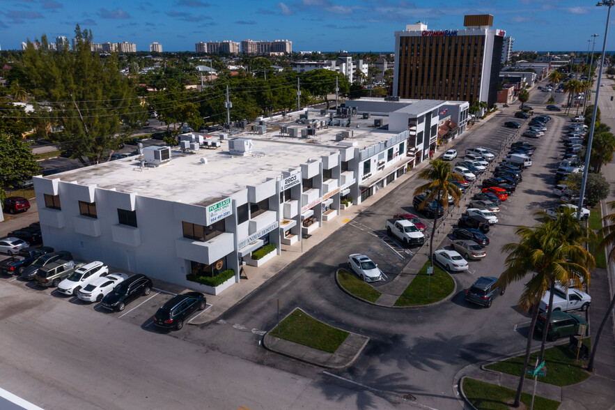 2801-2809 E Commercial Blvd, Fort Lauderdale, FL for lease - Building Photo - Image 3 of 31