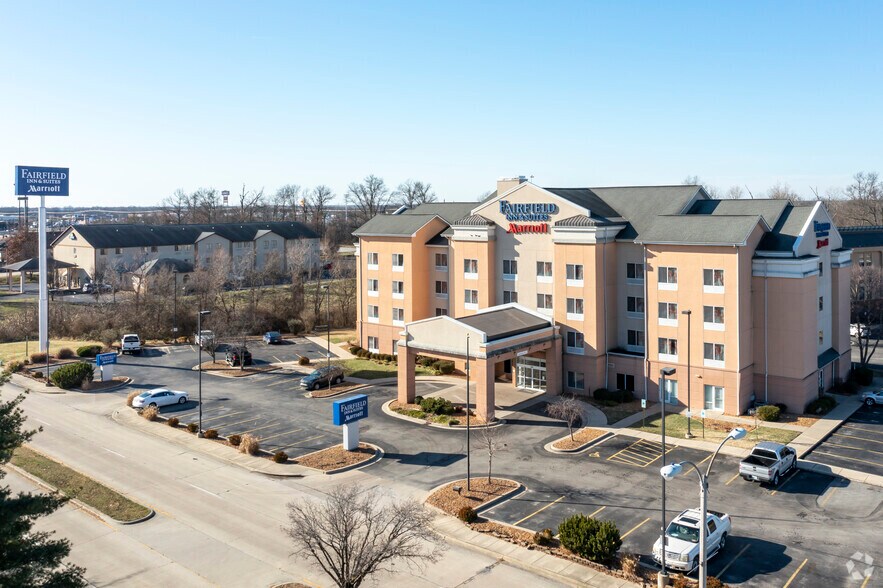 217 Potomac Blvd, Mount Vernon, IL for sale - Building Photo - Image 1 of 1