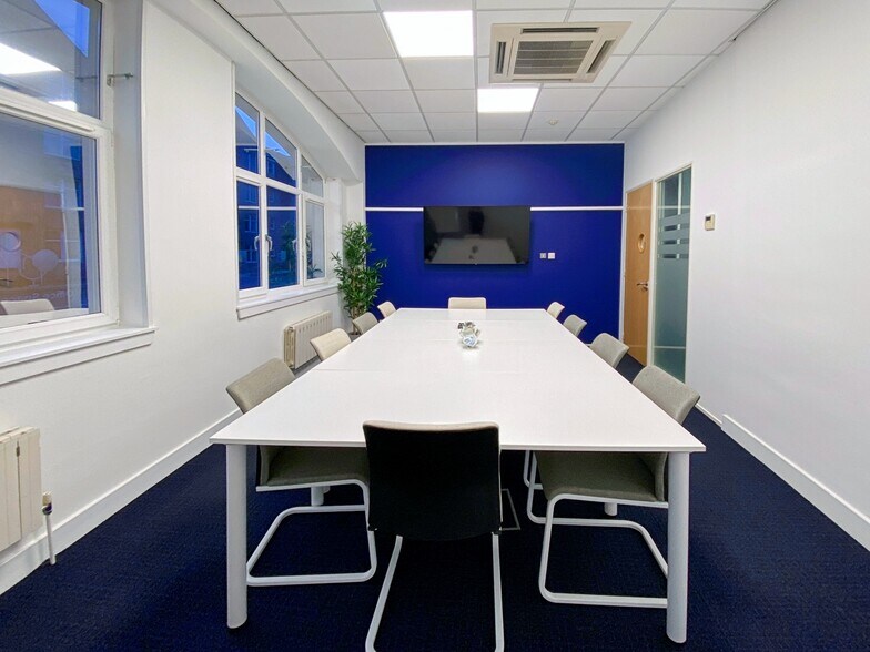 Mill Rd, Linlithgow for lease - Interior Photo - Image 1 of 8