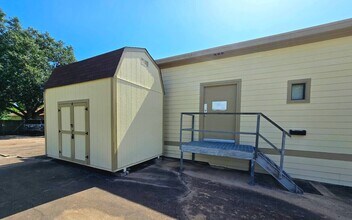 2002 Cedar Dr, La Marque, TX for lease Building Photo- Image 2 of 5