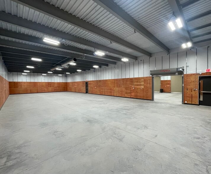 3316 Hollenberg Dr, Bridgeton, MO for sale - Interior Photo - Image 3 of 9