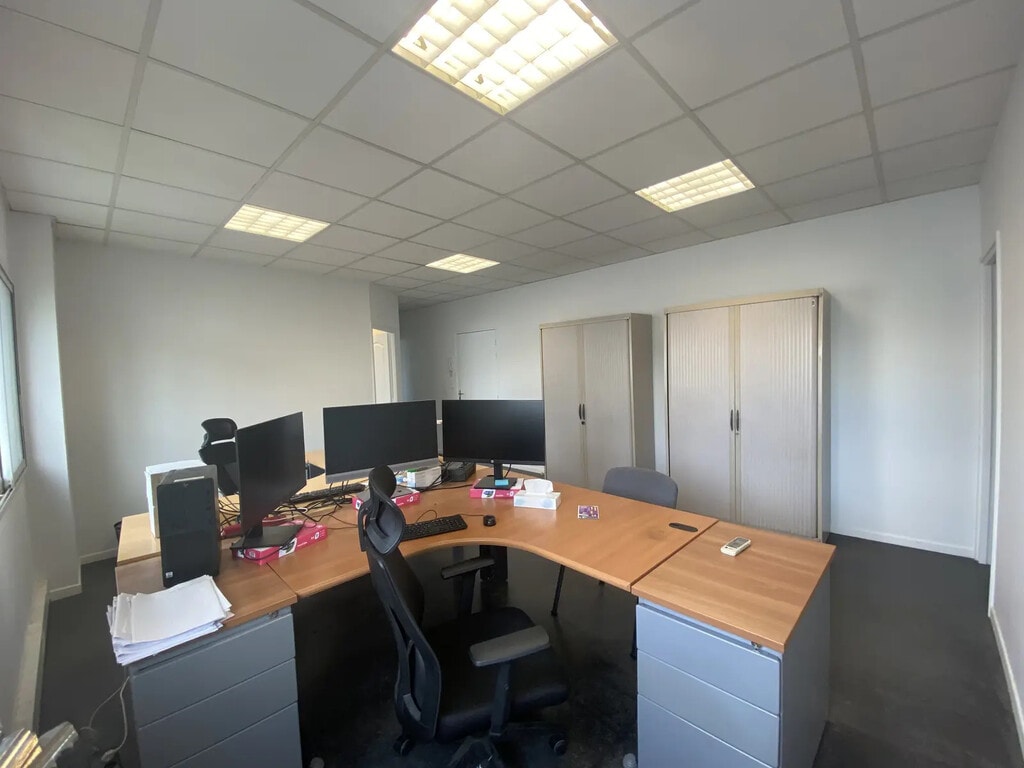 Location Bureaux 89 m² - Photo 1