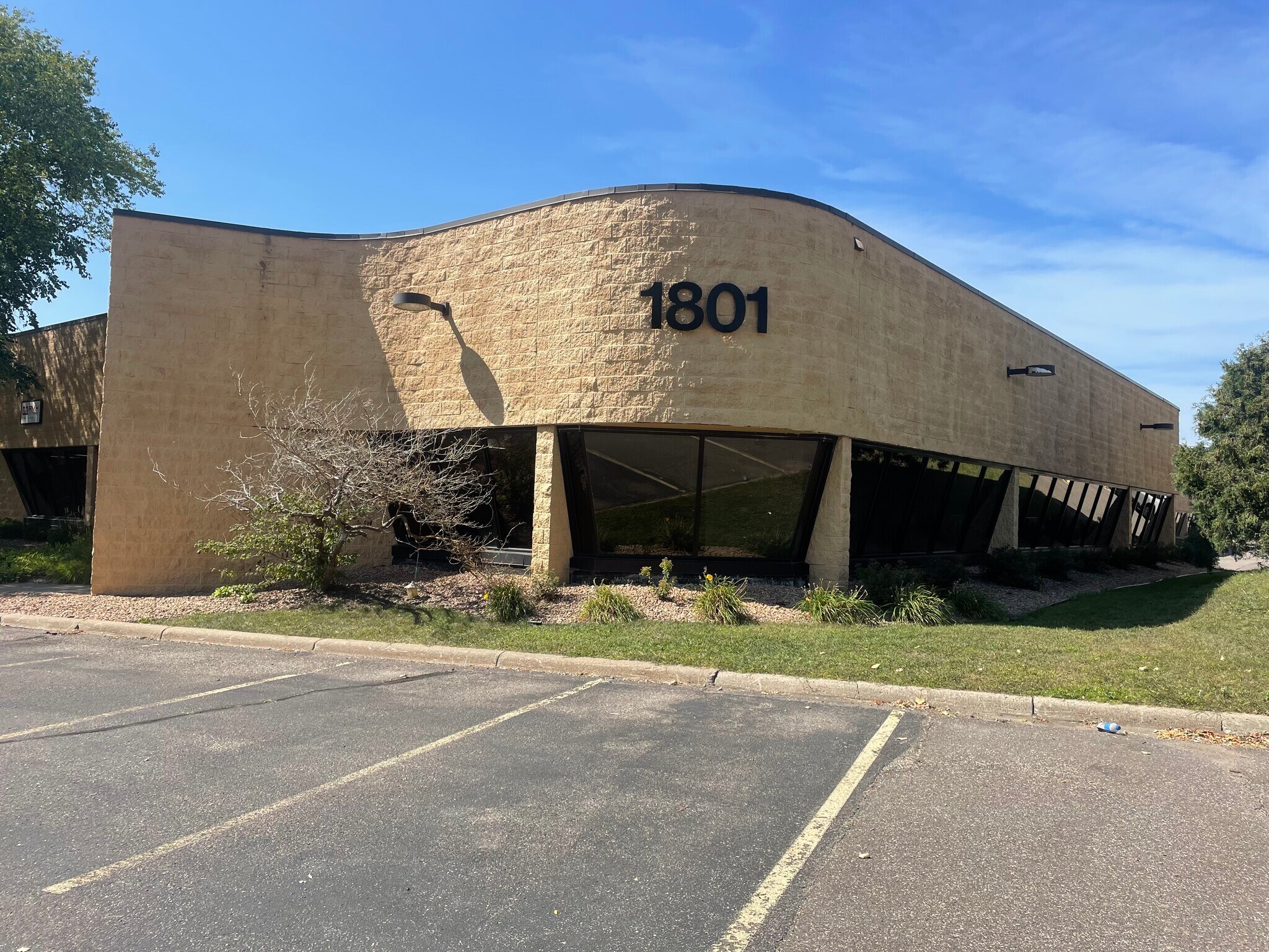 1801 NW Old Highway 8, New Brighton, MN for sale Building Photo- Image 1 of 1