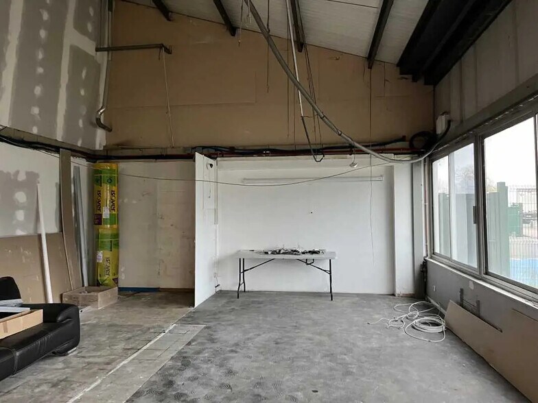 Retail in Nogent-sur-Oise for lease - Interior Photo - Image 2 of 3