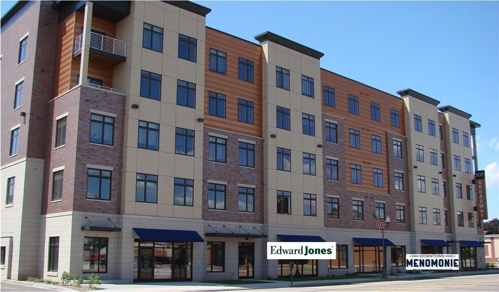 503 Broadway St S, Menomonie, WI for lease - Building Photo - Image 2 of 9