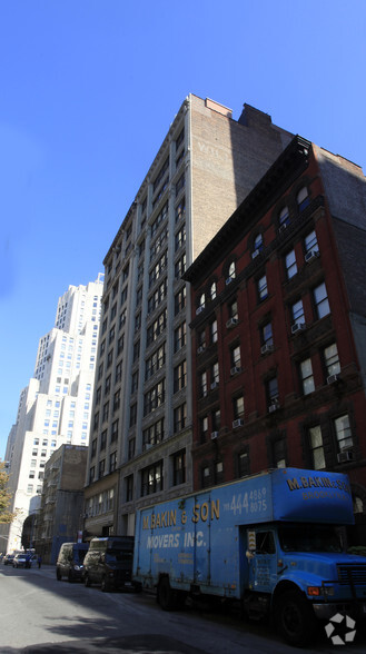 121 E 24th St, New York, NY for lease - Primary Photo - Image 1 of 12