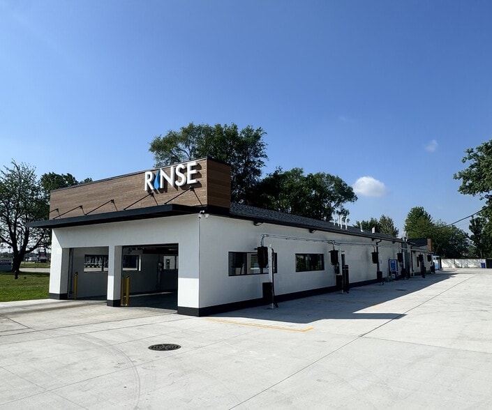 31521 Utica Rd, Fraser, MI for sale - Building Photo - Image 1 of 6
