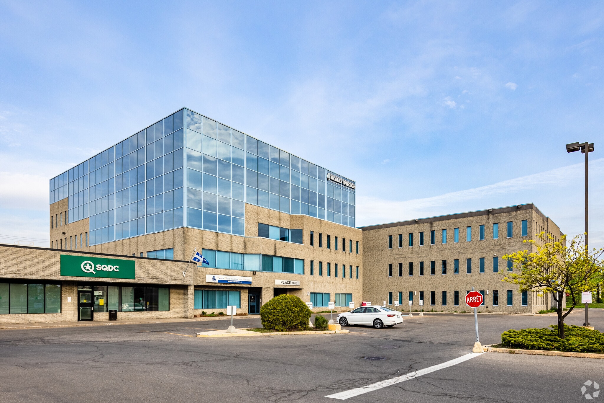 1868 Boul Des Sources, Pointe-claire, QC for sale Primary Photo- Image 1 of 1