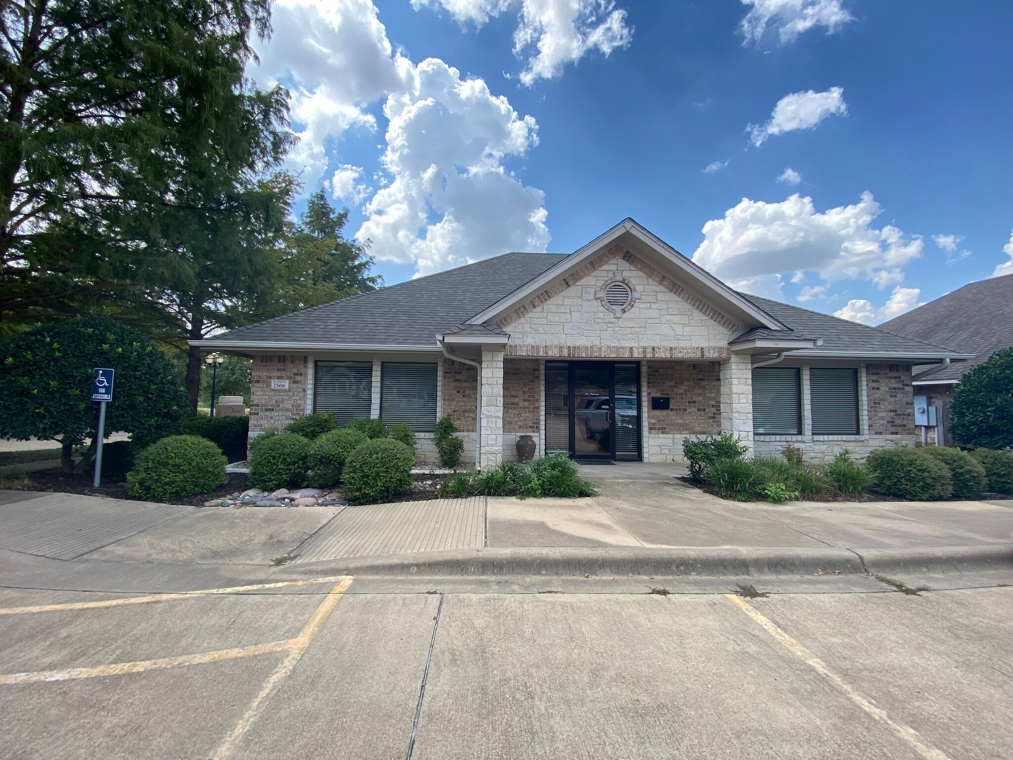 2566 Blue Meadow Dr, Temple, TX for lease Primary Photo- Image 1 of 38