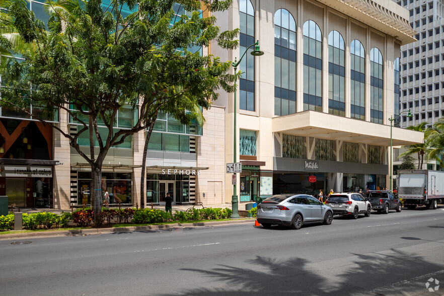 2250 Kalakaua Ave, Honolulu, HI for lease - Building Photo - Image 3 of 13