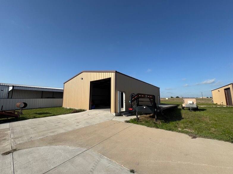 100 Lr Williams Ln, Jarrell, TX for lease - Building Photo - Image 1 of 4