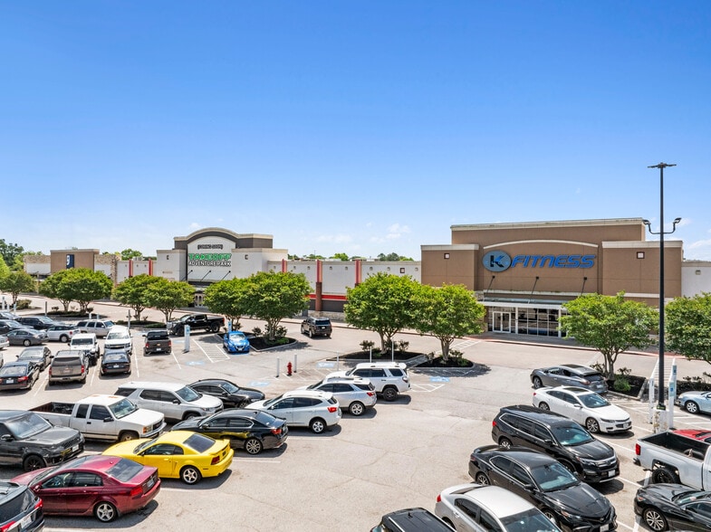 Fairmont Parkway Shopping Center portfolio of 4 properties for sale on LoopNet.com - Building Photo - Image 2 of 16