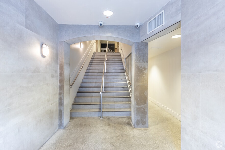 225 Clematis St, West Palm Beach, FL for lease - Lobby - Image 3 of 42