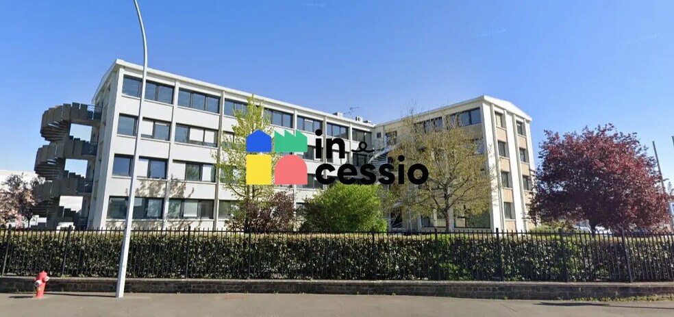 Office in Le Mans for lease - Building Photo - Image 2 of 2