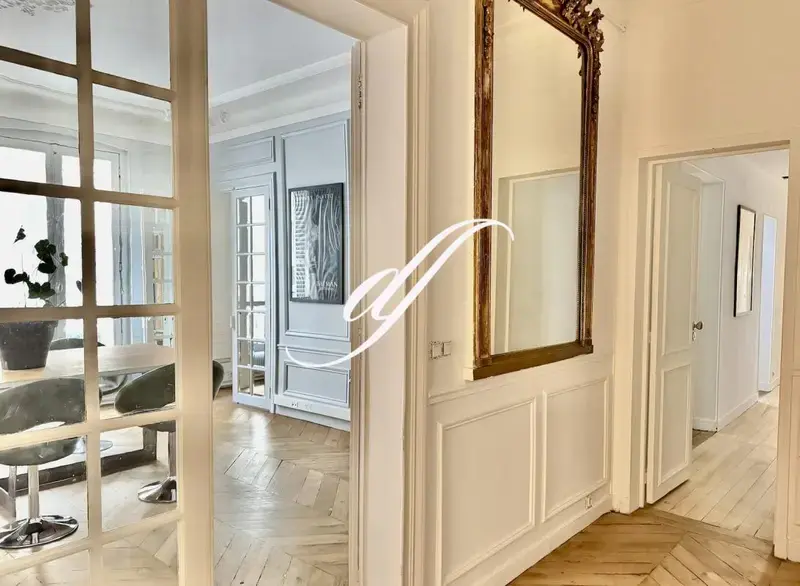 Multifamily in Paris for sale - Interior Photo - Image 2 of 2