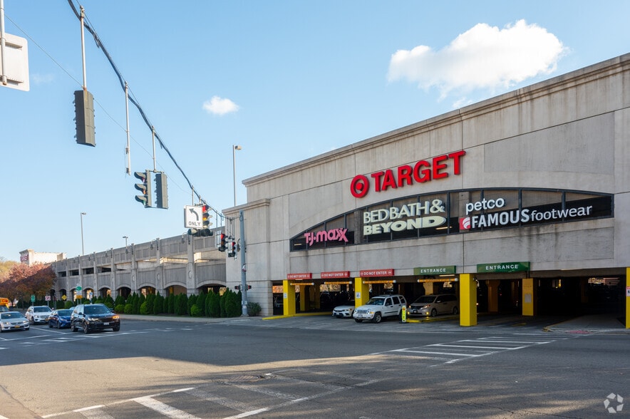 500-600 E Sandford Blvd, Mount Vernon, NY for lease - Neighborhood Photo - Image 2 of 5