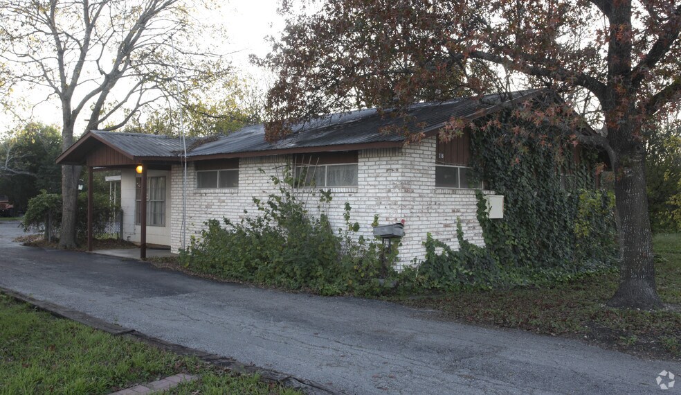 216 W University Ave, Georgetown, TX for sale - Primary Photo - Image 1 of 1