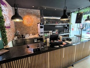 Retail in Barcelona, Barcelona for lease Interior Photo- Image 2 of 8